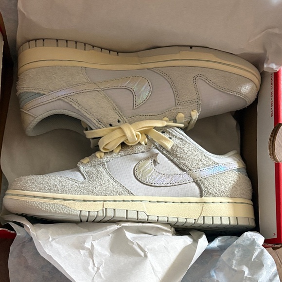 Nike Dunks - Picture 3 of 5